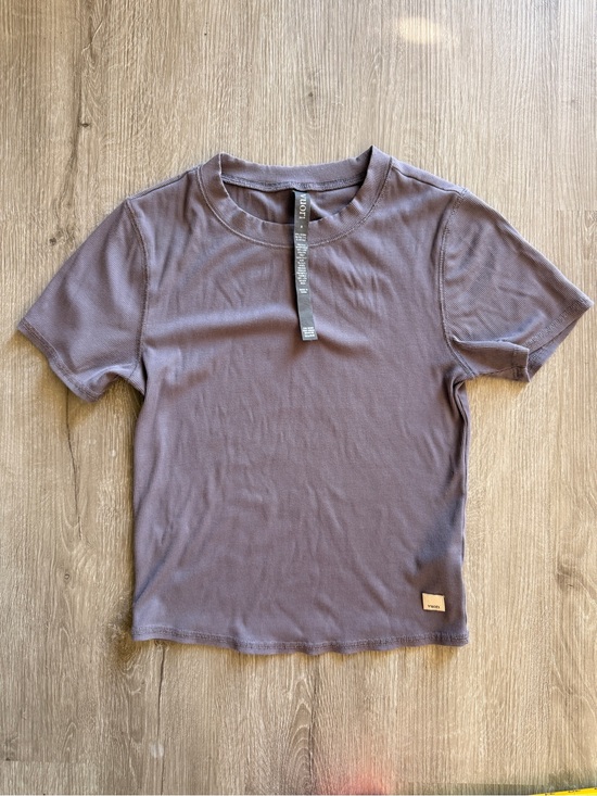 Vuori Tops - Vuori Womens Gray Short Sleeve Shirt